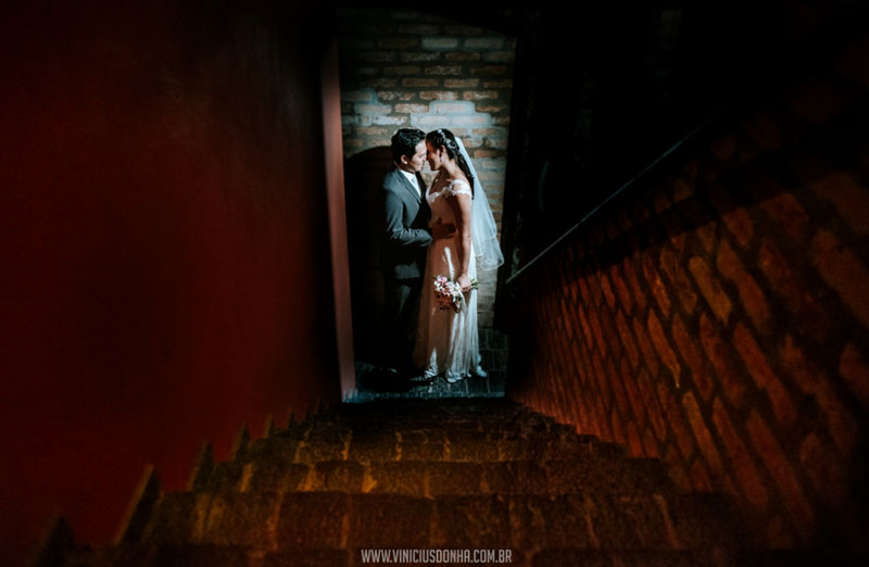 Mini wedding em uma adega subterrânea: Diana e Hideiki