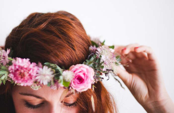 Faça você mesmo: coroa de flores para noivas