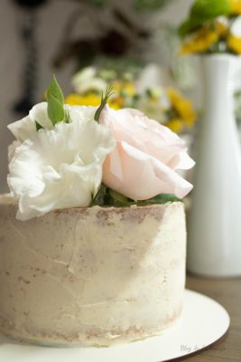 bolo decorativo pequeno para comemorar bodas de casamento