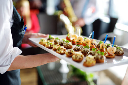 finger food servido em casamento