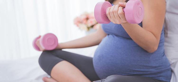 Atividade física durante a gestação melhora a saúde da mãe e do bebê