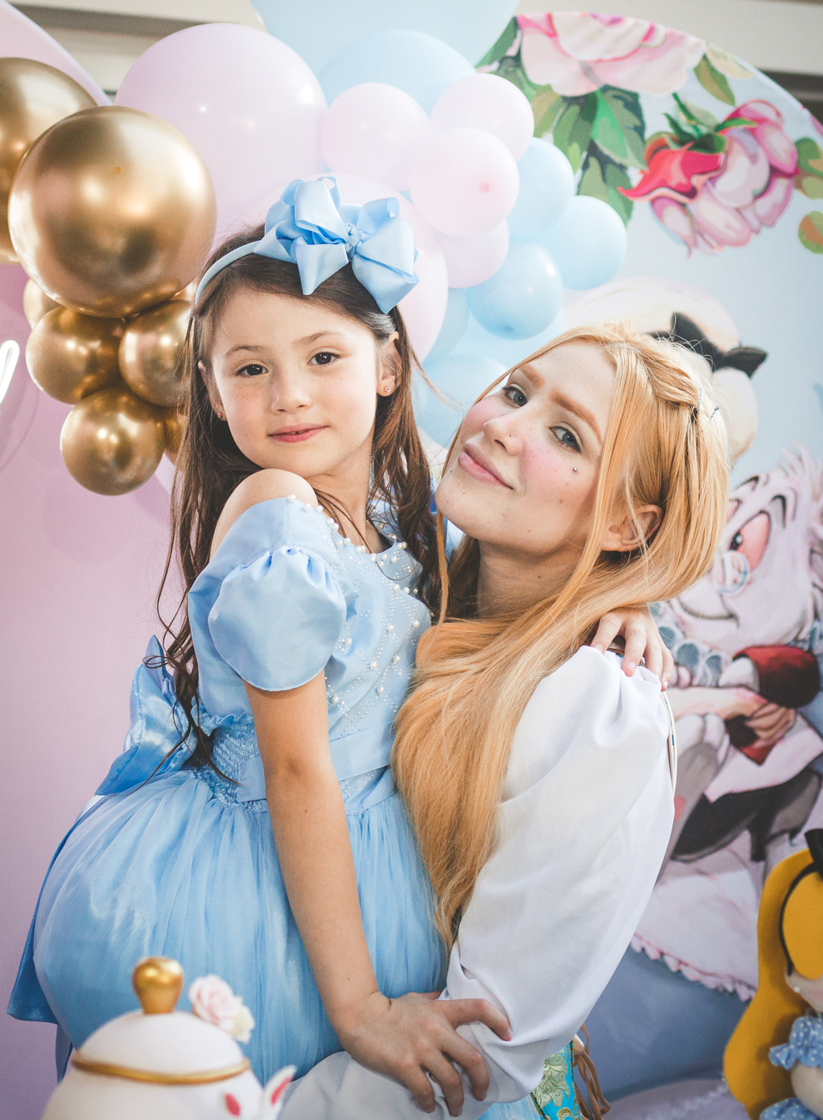 Festa infantil em Curitiba - Alice 7 anos com vestido azul