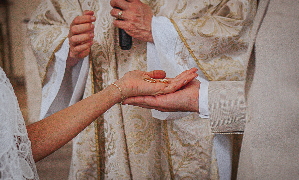 cerimônia de casamento católico em Curitiba - troca das alianças na paróquia Vila Izabel em Curitiba