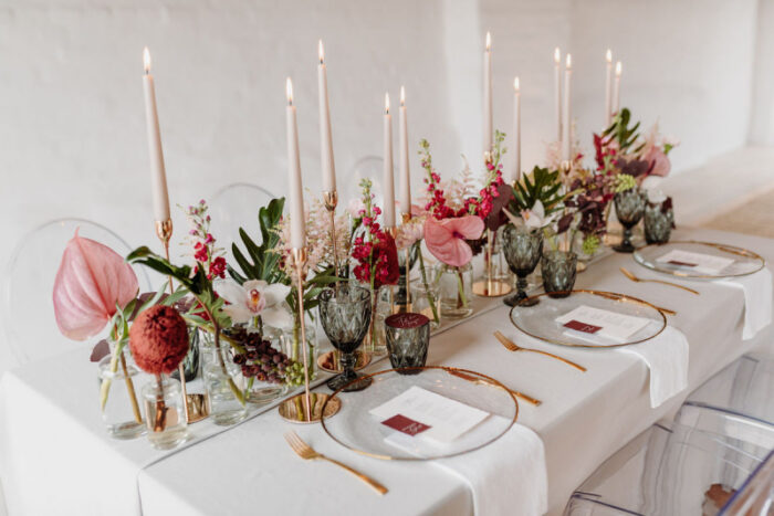 lado do garfo e faca na montagem da mesa posta