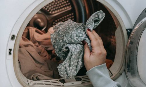 como lavar roupas delicadas na máquina de lavar?